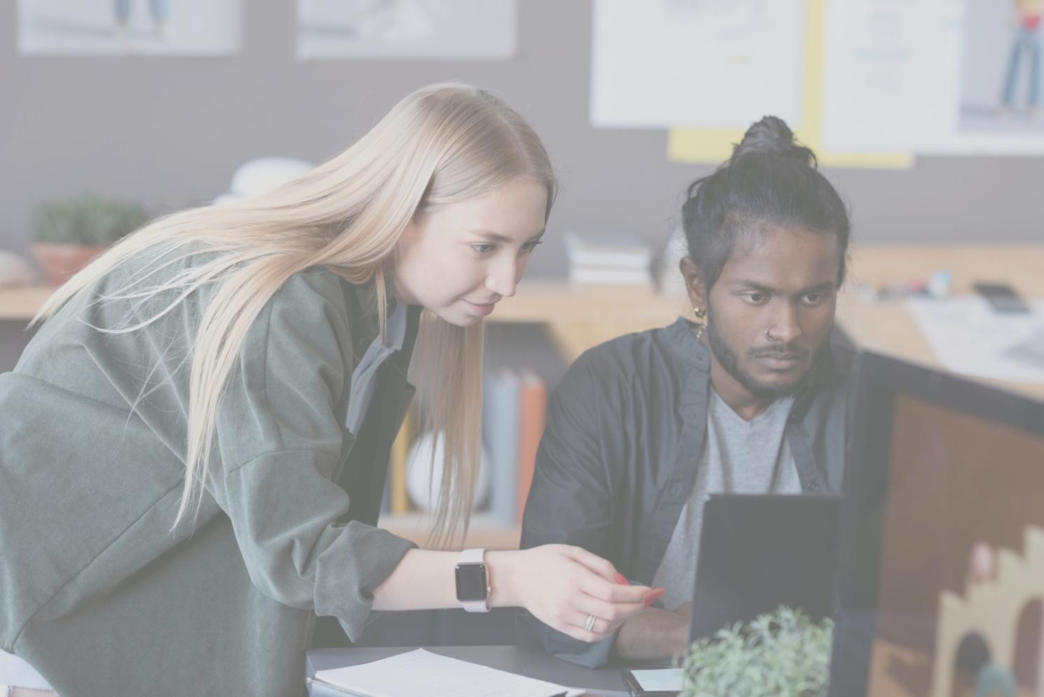 Espace de travail collaboratif avec documentation financière